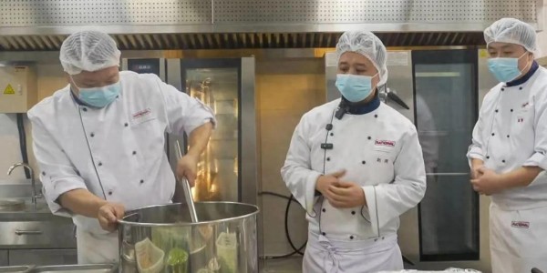 乐鱼体育登陆入口-北京下死命令了：在2027年底前，所有中小学必须告别“校外配餐”