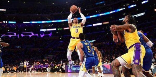 leyusport-【人物】韦少登顶热搜榜！他的NBA生涯已经危在旦夕